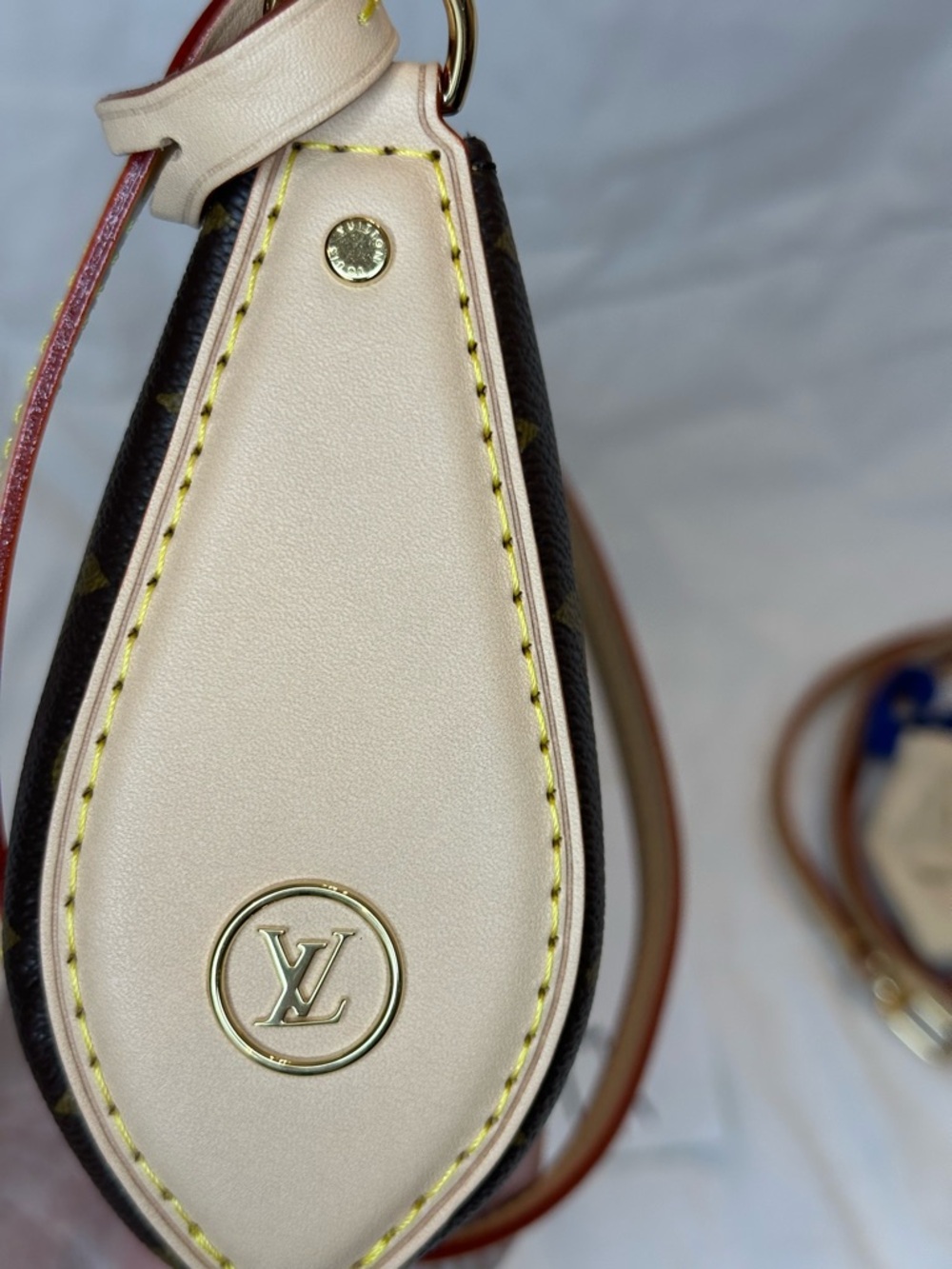 Louis Vuitton Pochette Tirette Crossbody - Picture 6 of 16
